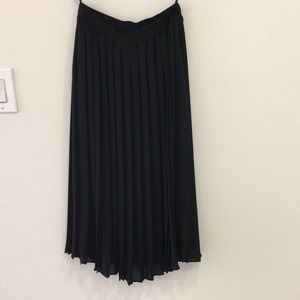 Uniqlo Pleated Midi Skirt